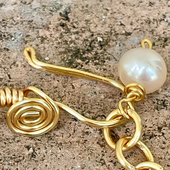 Handmade Pearl and Gold Tone Choker Necklace 8 Point Charm - Picture 8 of 10